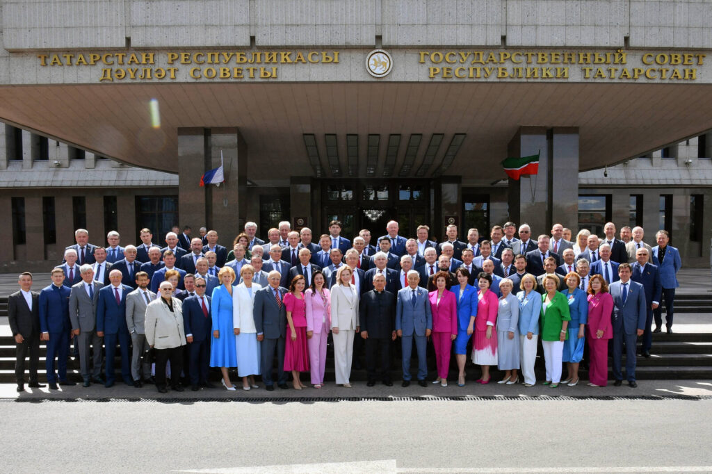 «Несмотря на все вызовы»: депутаты Госсовета Татарстана завершили пятилетку ударно