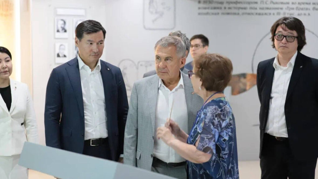 Минниханов с рабочей поездкой посетил Калмыкию