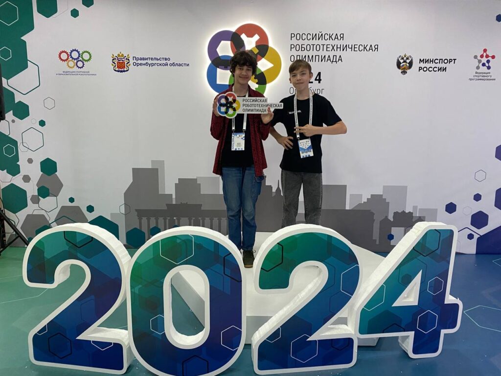 Приплывет и всех спасет: казанские школьники изобрели робота для очистки воды от нефтяных пятен