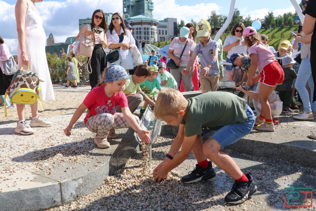 «Полностью изменил облик территории»: в Казани открылся детский парк «Елмай»