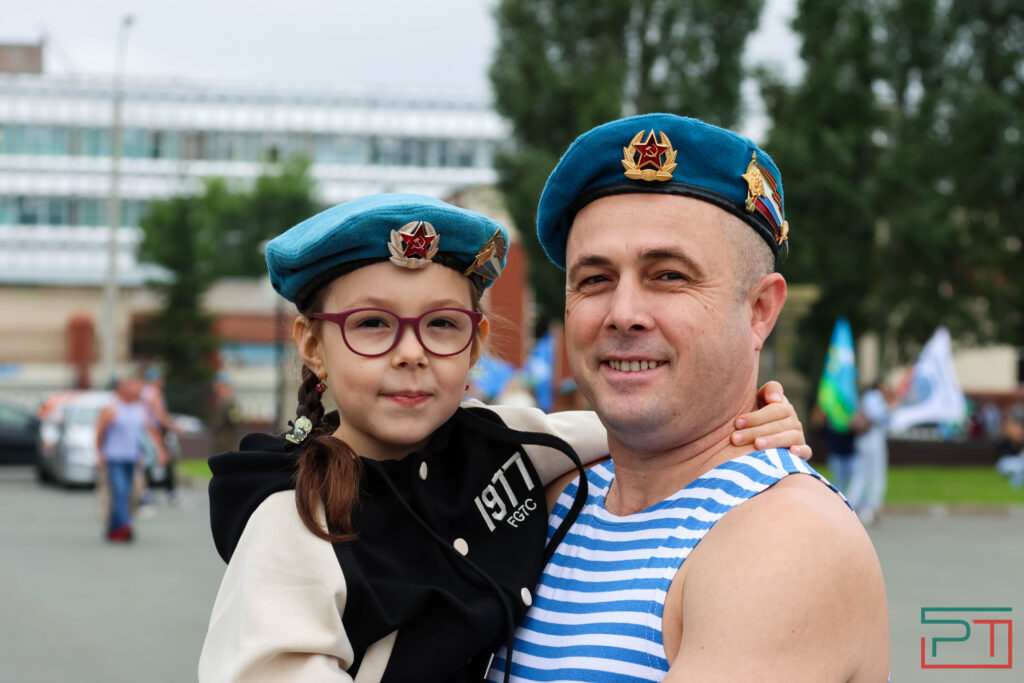 «За ВДВ»: как в Казани отметили День десантника