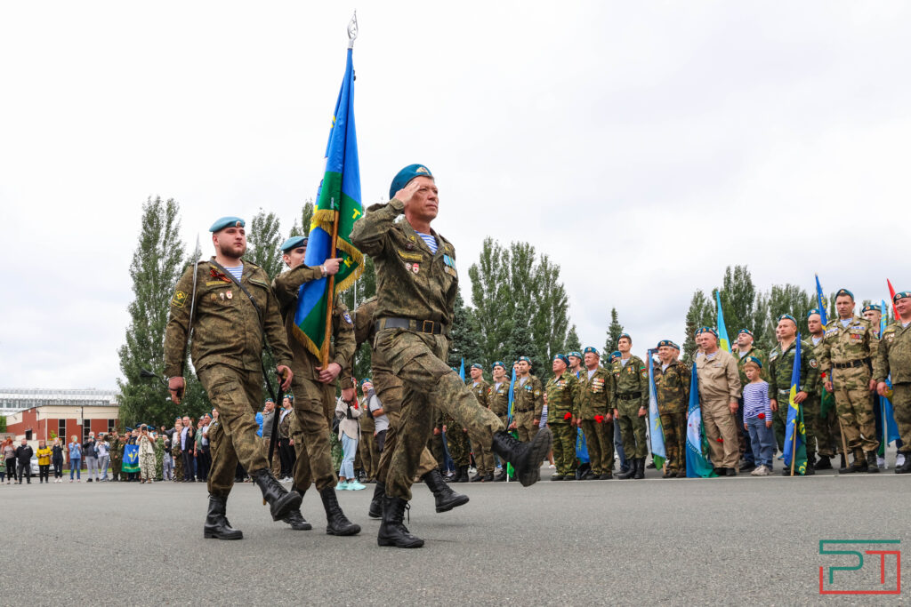 «За ВДВ»: как в Казани отметили День десантника