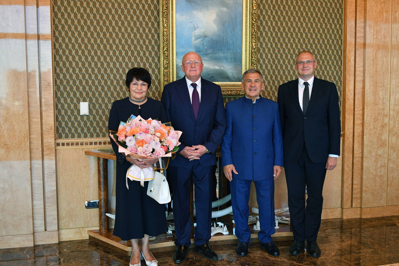 Раис Татарстана провел встречу с Александром Гинцбургом