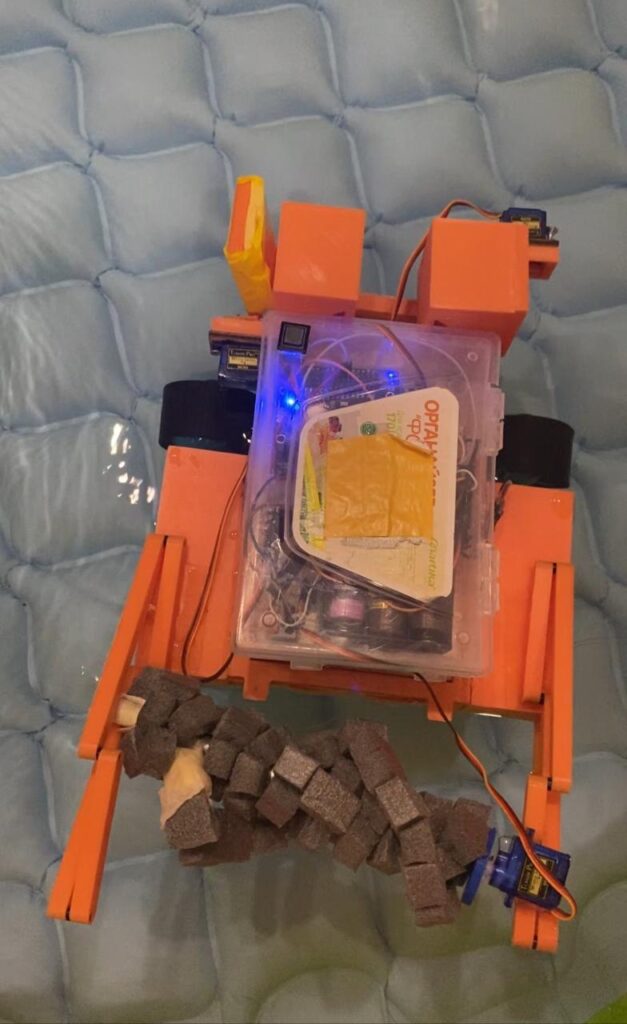 Приплывет и всех спасет: казанские школьники изобрели робота для очистки воды от нефтяных пятен