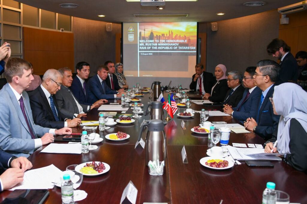 Минниханов в Куала-Лумпуре посетил Корпорацию по развитию халяль-индустрии Малайзии