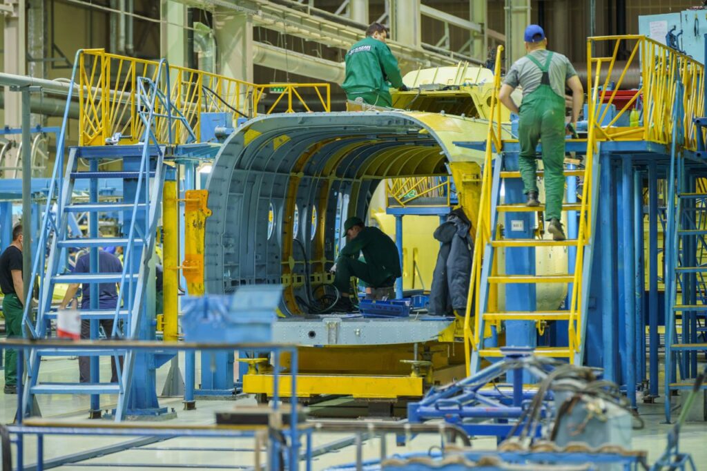 «Чубайс сбежал, а Путин разгребает»: экс-директор КВЗ – про кадровый голод и «Ансат»