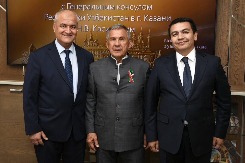 Раис Татарстана встретился с вновь назначенным генконсулом Узбекистана в Казани