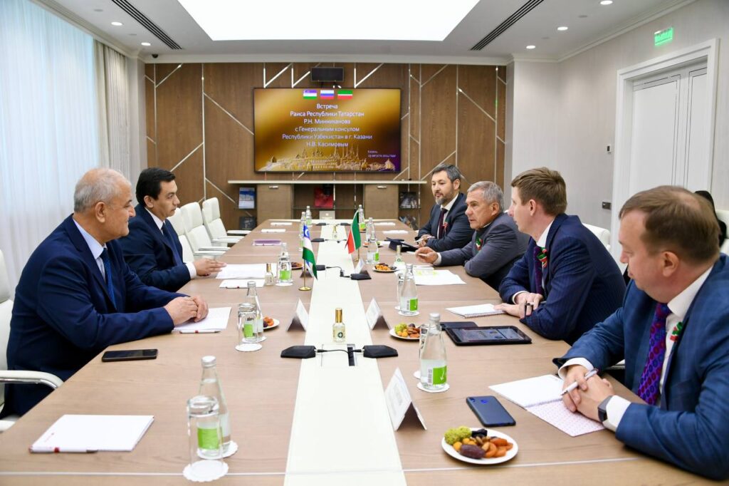 Раис Татарстана встретился с вновь назначенным генконсулом Узбекистана в Казани