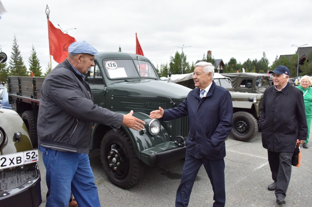 Мухаметшин открыл фестиваль исторической автомототехники под Казанью