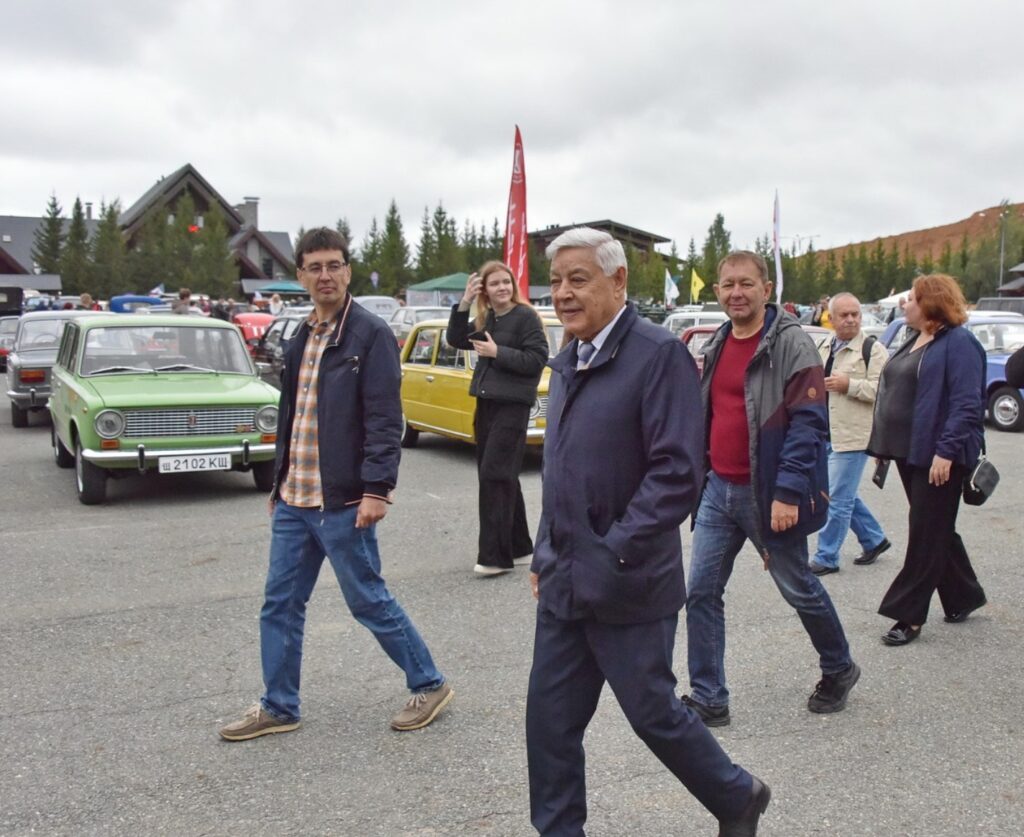 Мухаметшин открыл фестиваль исторической автомототехники под Казанью