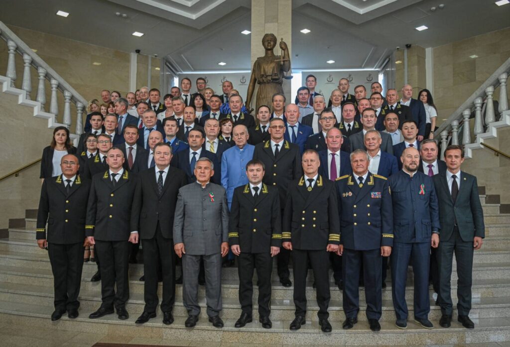 Минниханов представил коллективу Верховного суда Татарстана нового председателя