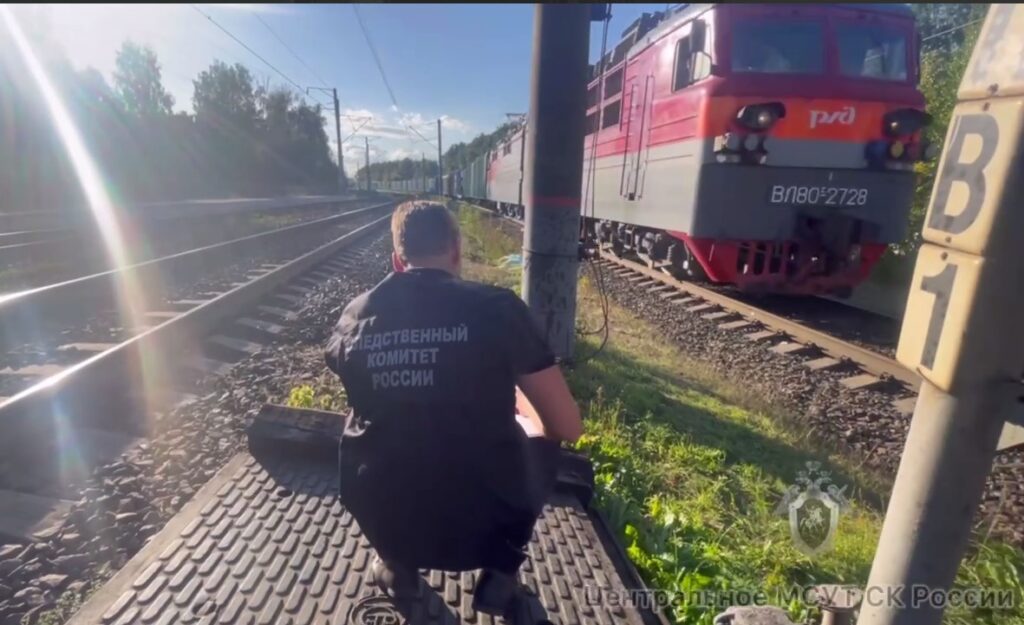 В Татарстане поезд сбил женщину с ребенком в коляске