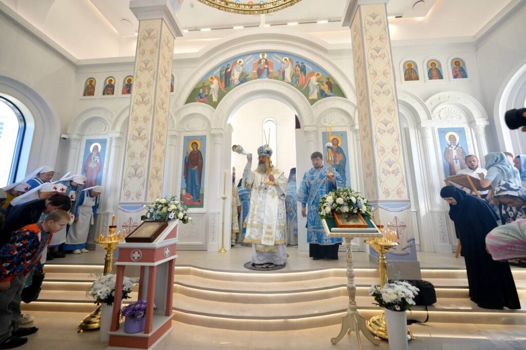Митрополит Кирилл освятил новый храм комплекса «Тихий сад» в ДРКБ