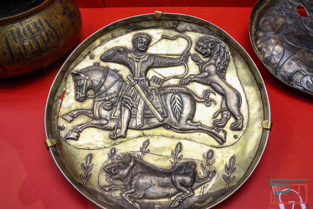 Всего месяц будет открыта в Казани выставка о пирах и царской охоте в странах Востока