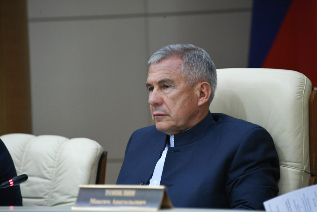 Раис на заседании