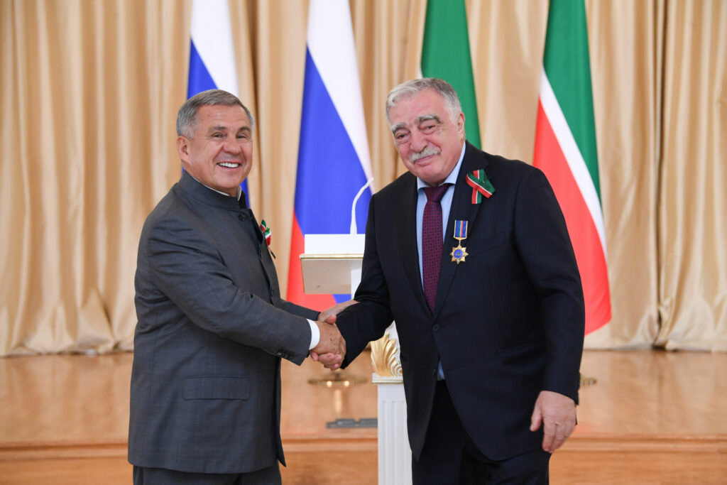 «Давайте, ребята, зарабатывайте деньги!»: патриарх электронной торговли Татарстана расширяет рынки