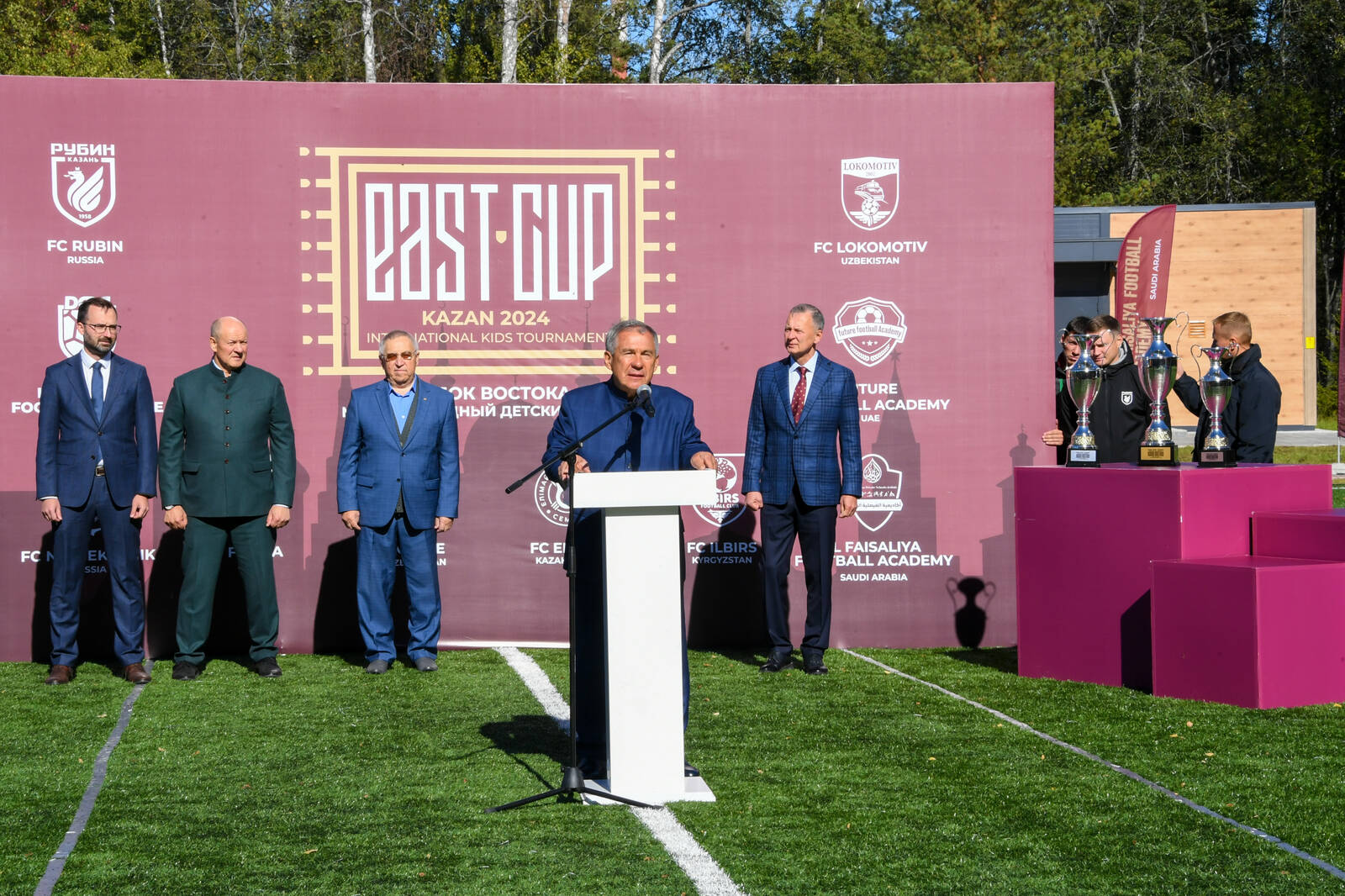 Минниханов понял участие в закрытии международного детского турнира