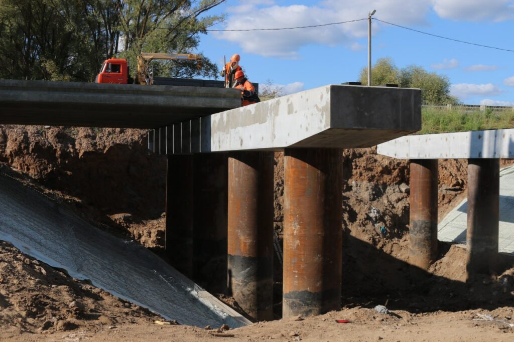 Мост октябрь