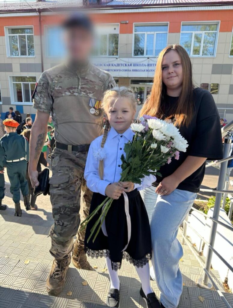 Боец СВО из Васильево прибыл в отпуск, чтобы проводить дочь в 1 класс