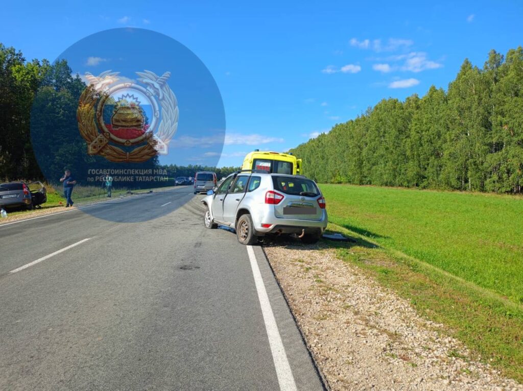 Nissan выехал на встречку в Татарстане и врезался в «Ладу» - ее водитель погиб