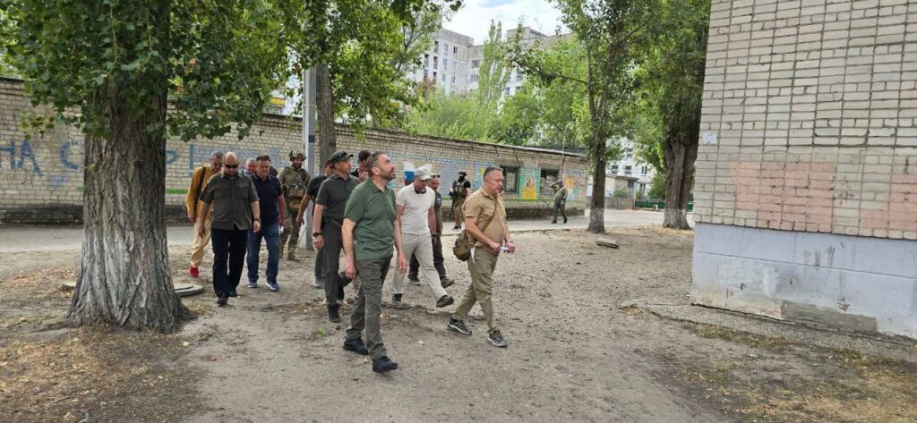 Песошин по поручению Минниханова ознакомился с ходом восстановления Лисичанска и Рубежного