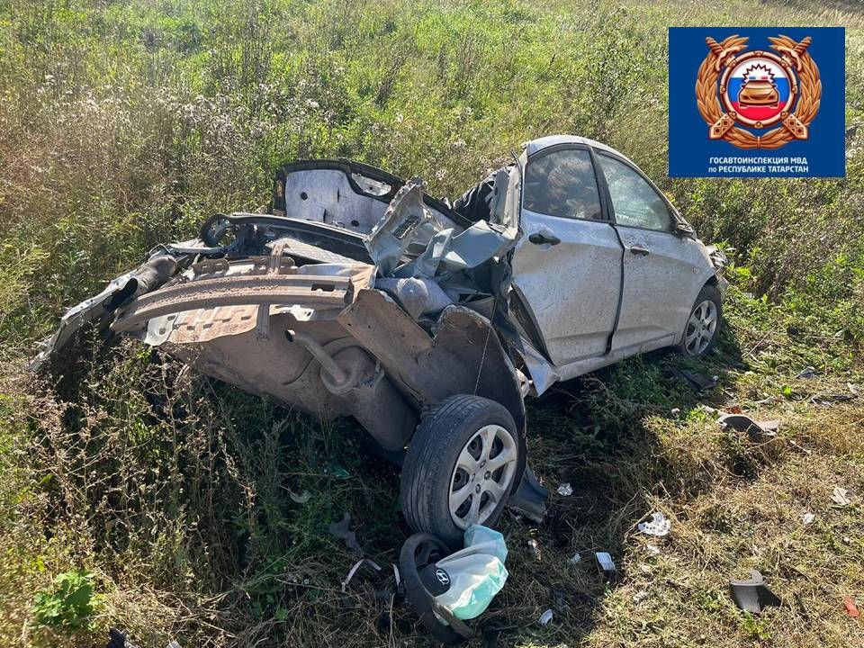 В Татарстане лоб в лоб столкнулись эвакуатор Mercedes и Hyundai — водитель легковушки погиб