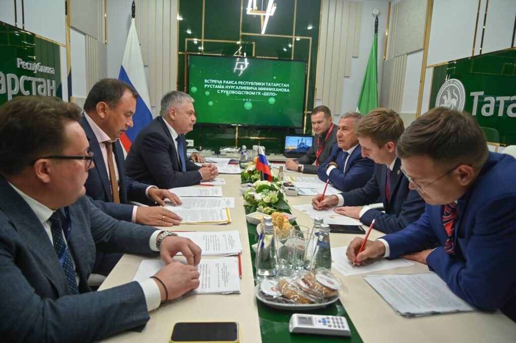 Раис Татарстана встретился с главой компании «Дело» во Владивостоке