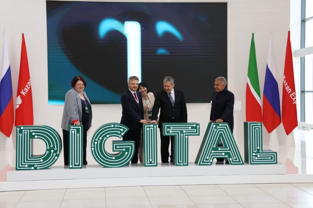 Минниханов открыл Международный форум Kazan Digital Week