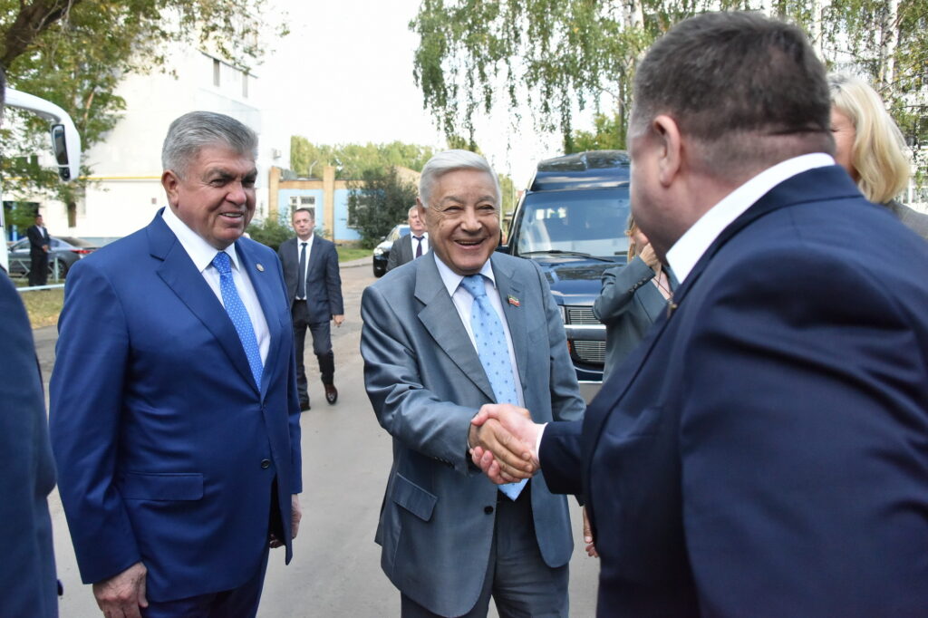 «В Челнах умеют решать важные задачи»: Мухаметшин посетил Автоград с рабочим визитом