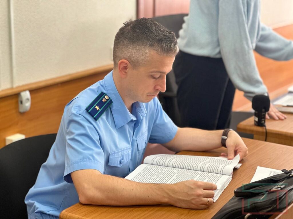 «Неделю пролежал под капельницей»: экс-заведующую столовой в Казани судят за запеканку с сальмонеллой