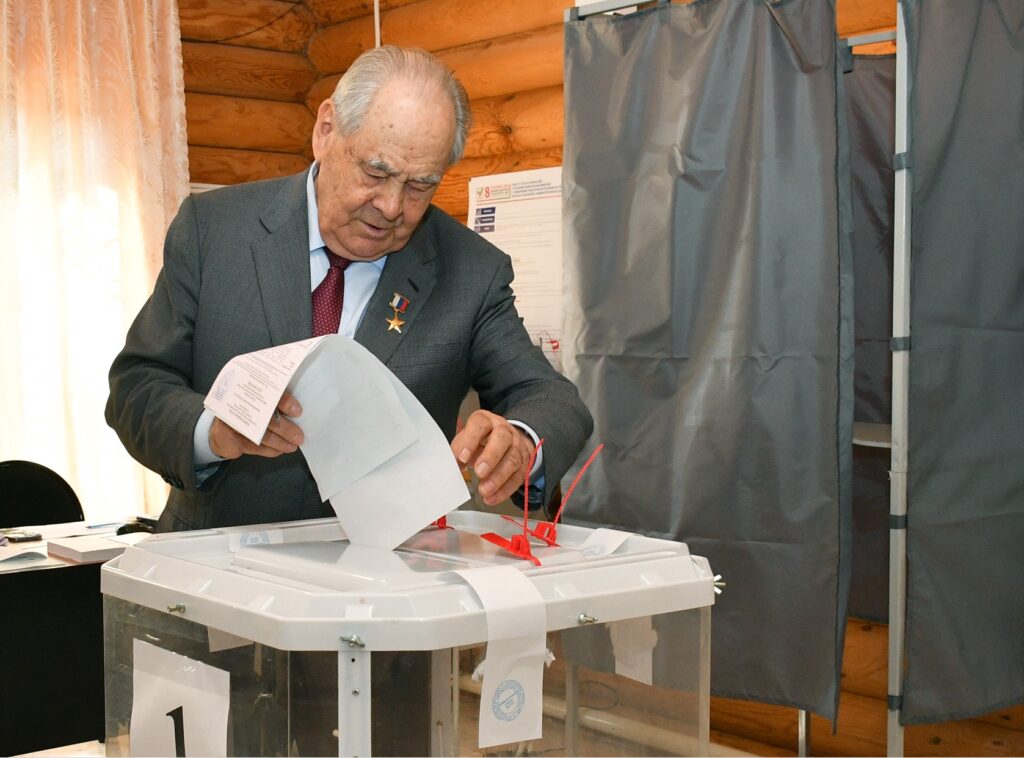 Шаймиев проголосовал на выборах депутатов Госсовета Татарстана