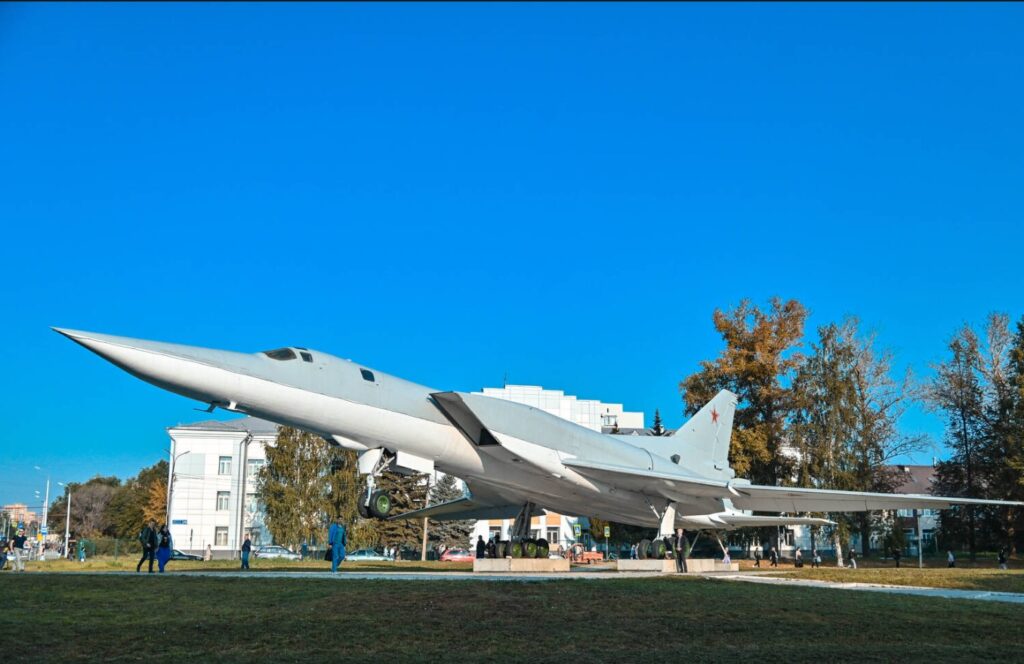 Минниханов оценил ход строительства новых объектов на Казанском авиазаводе