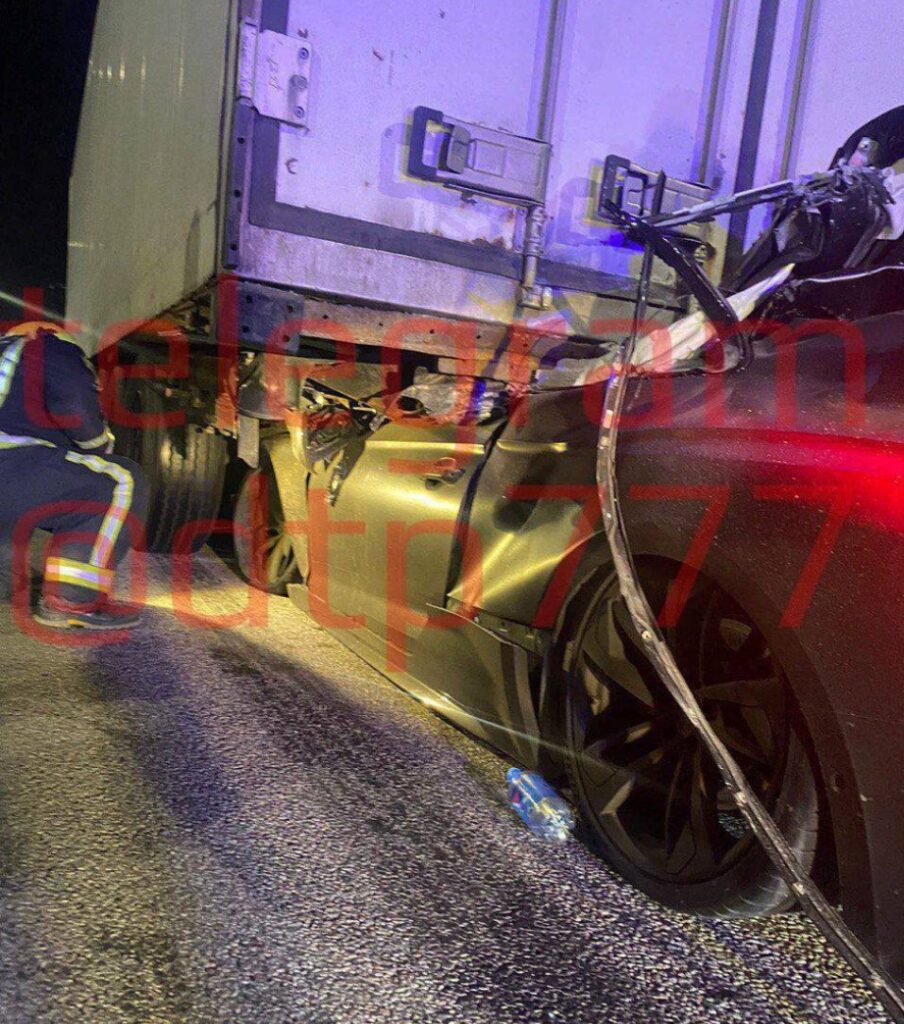 Автомобиль Audi RS5 влетел на трассе М-12 под фуру — водитель из Татарстана погиб