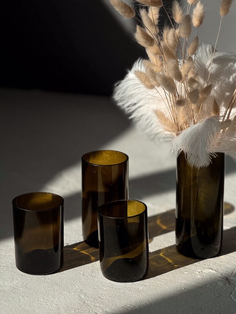 И бутылка превращается… в вазу: как казанцы зарабатывают на мусоре