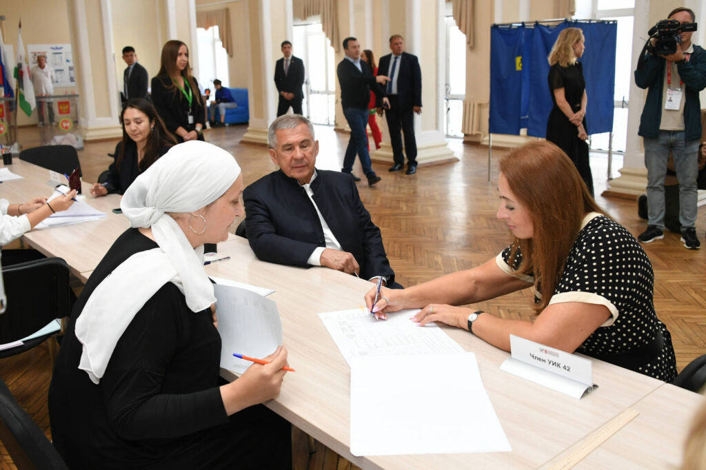 К полудню 8 сентября треть татарстанцев проголосовали на выборах в Госсовет