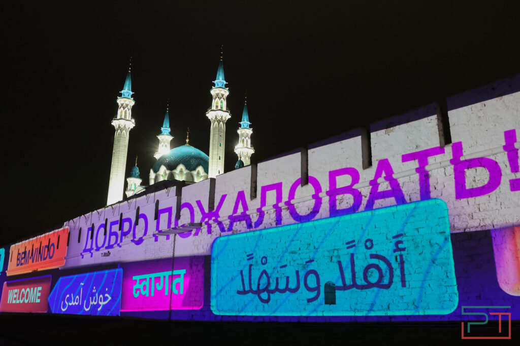 На стенах Казанского Кремля проходит световое шоу к саммиту БРИКС