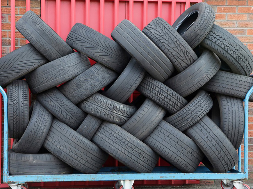 Гильотина для шины: казанцев призывают сдавать старые покрышки на переработку