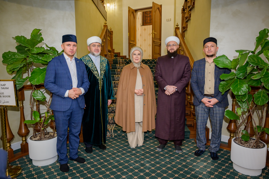 Жена Эрдогана посетила казанскую мечеть «Аль-Марджани»