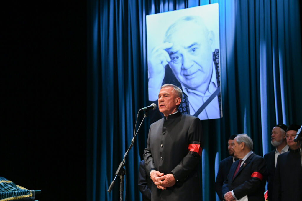 По поручению Минниханова в Татарстане увековечат имя артиста Рината Тазетдинова