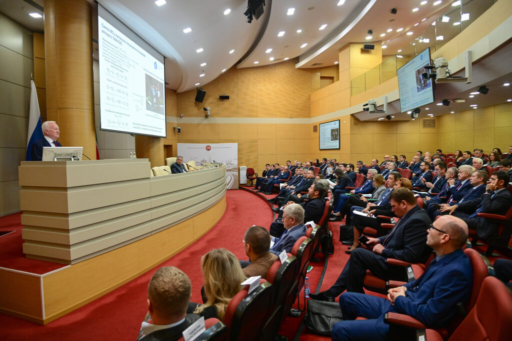 Раис Татарстана провел заседание Совета директоров АО «Татнефтехиминвест-холдинг» 