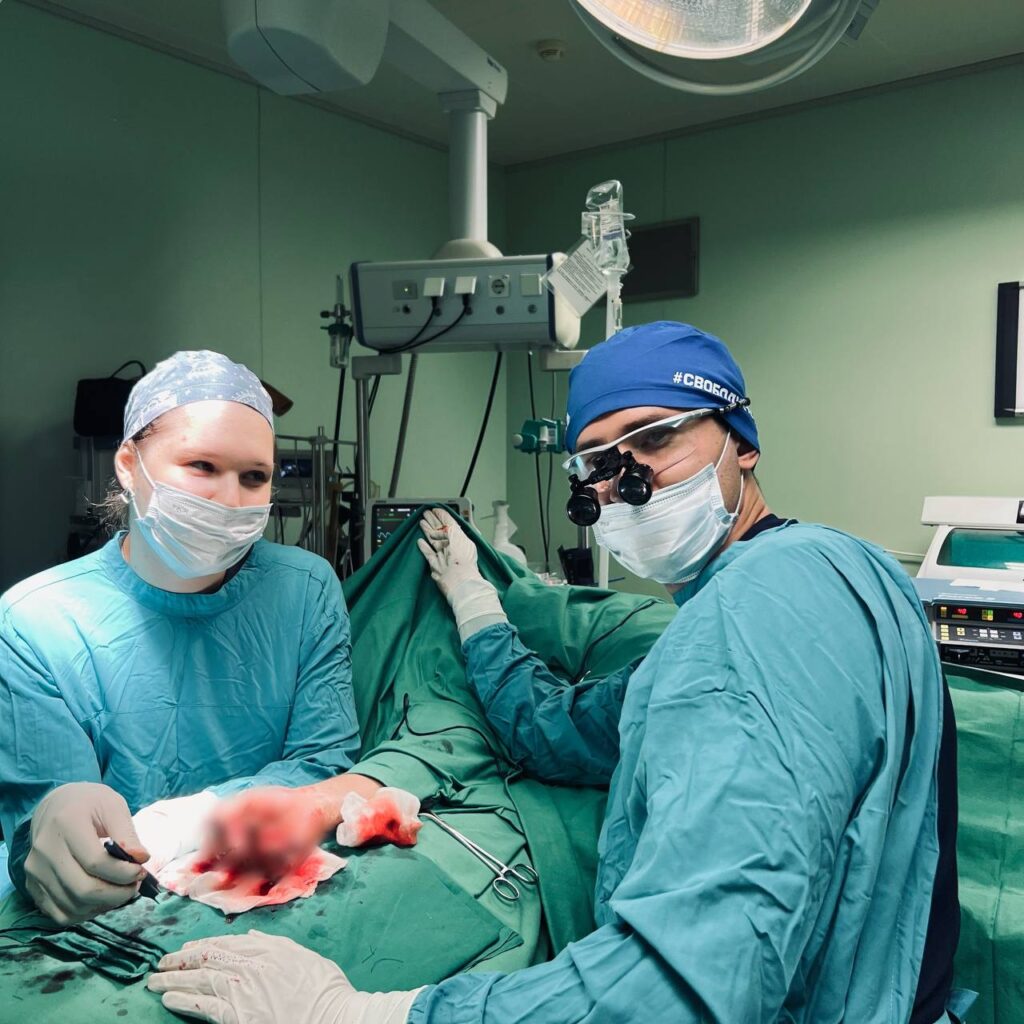 Врачи РКБ спасли челнинцу отрезанные прессом пальцы