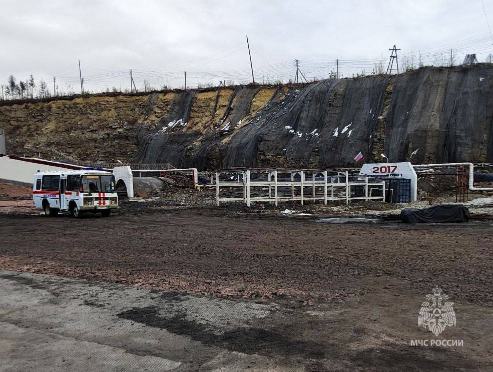МЧС: в Якутии под завалами в шахте погиб рабочий
