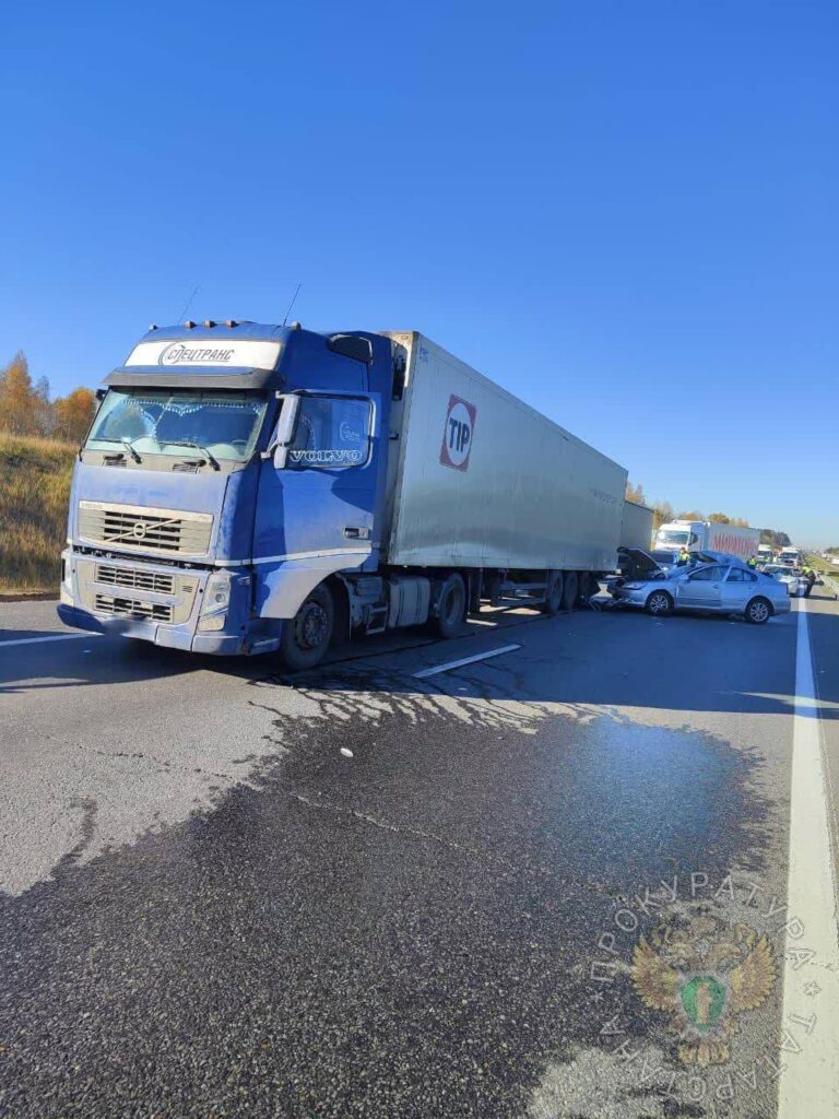 В Елабужском районе Skoda попала под прицеп Volvo, пассажир легковушки погиб
