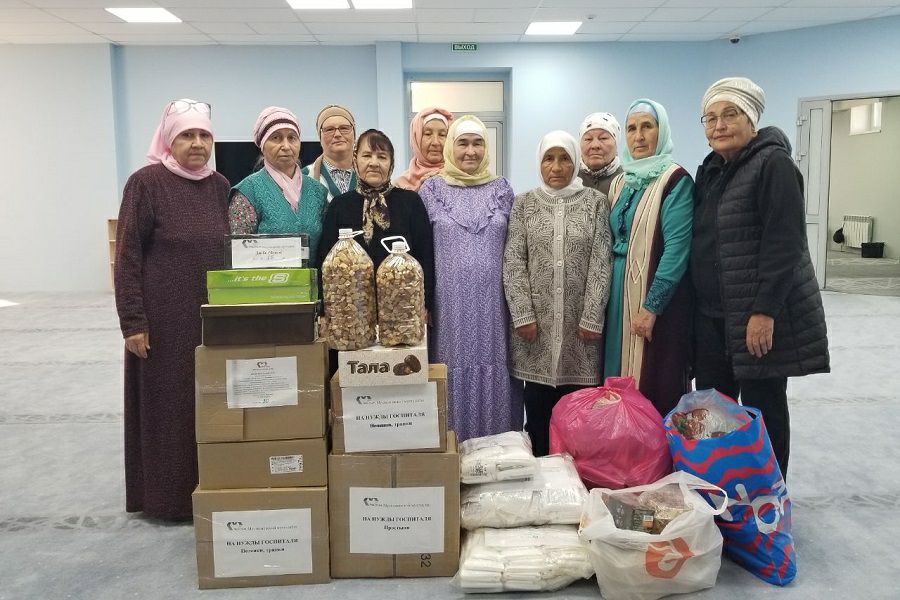 Жители Муслюмовского района шьют одежду и готовят чак-чак для бойцов СВО