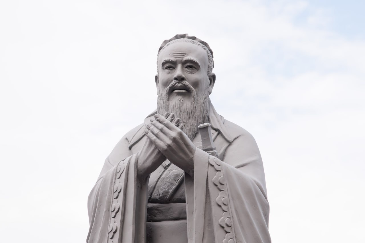 На территории КФУ открылся памятник Конфуцию