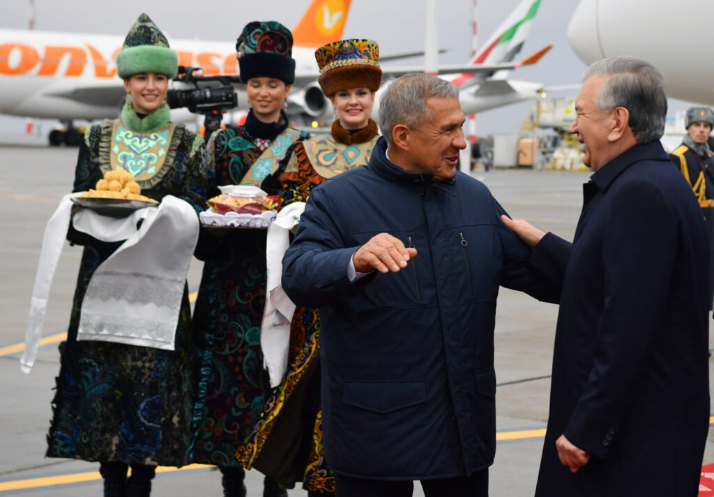 Президент Узбекистана прибыл в Казань для участия в саммите БРИКС