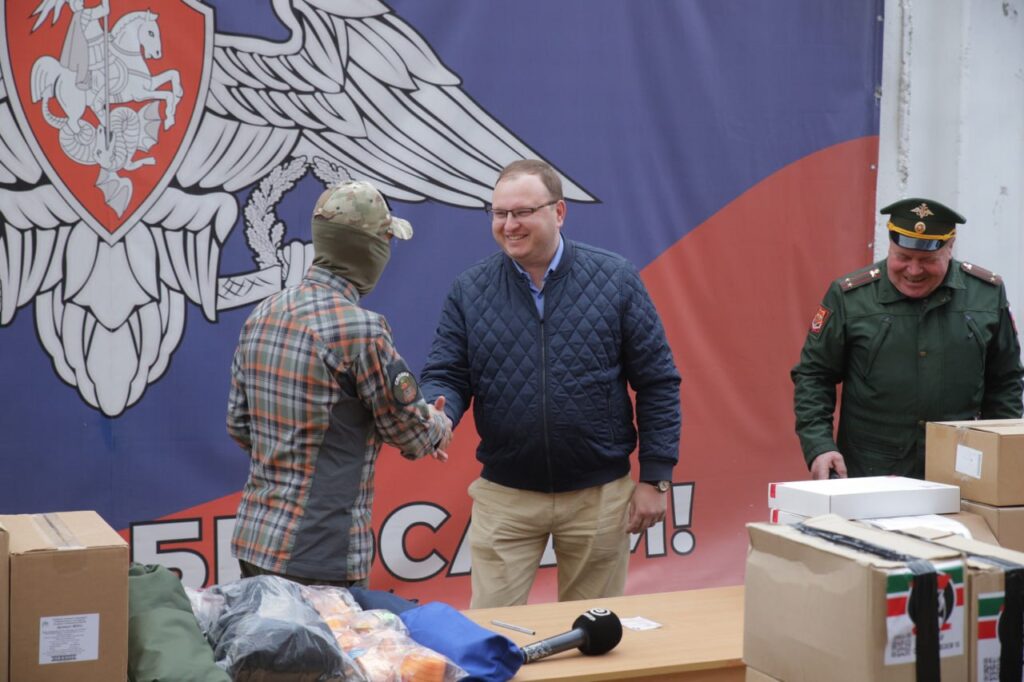 Из Казани бойцам СВО передали внедорожник УАЗ