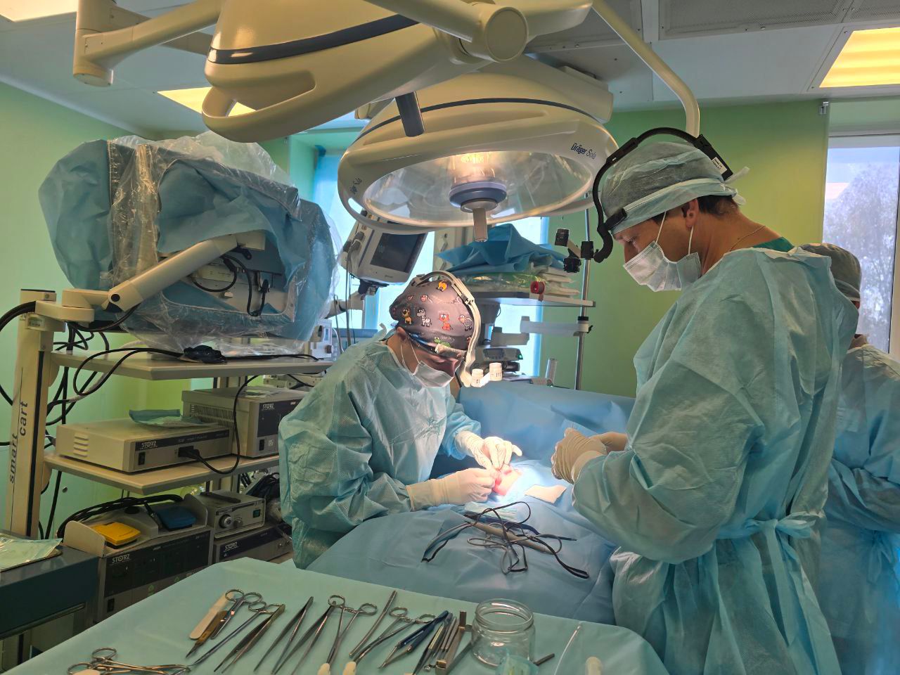 Врачи ДРКБ провели уникальную операцию младенцу с двумя врожденными патологиями