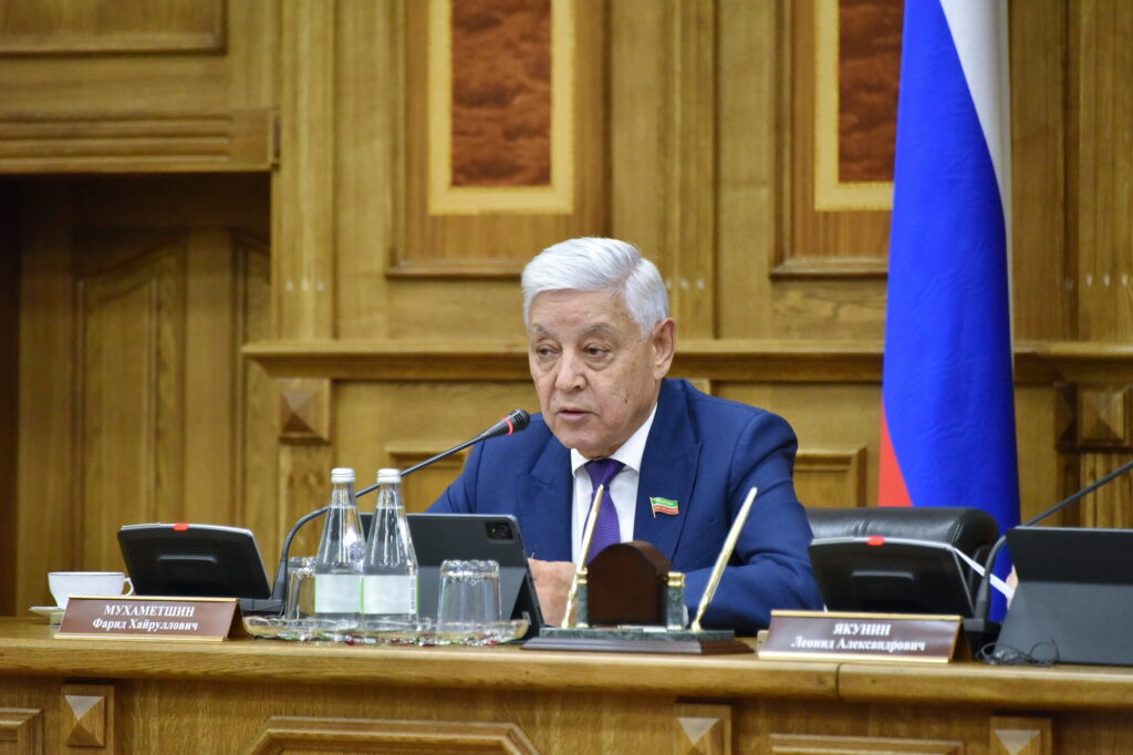 «Создавался в сложных условиях»: бюджет-2025 обсудили на слушаниях в Госсовете Татарстана