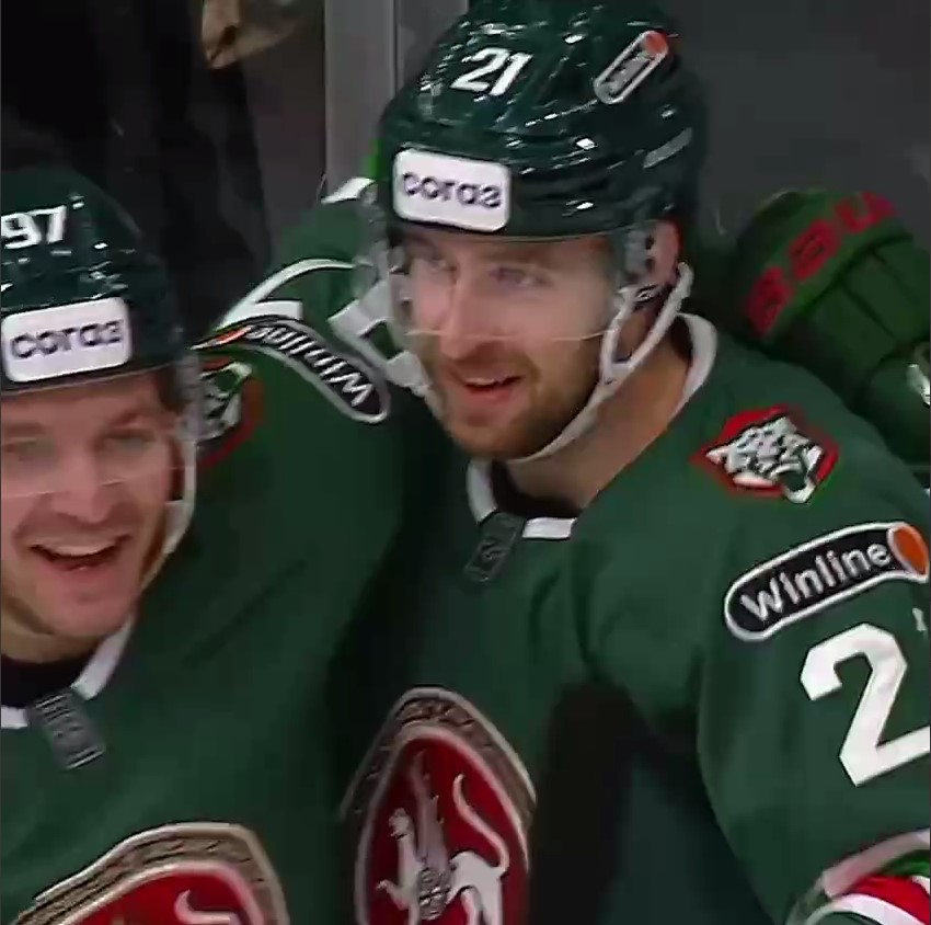 Дубль Кошелева принес победу «Ак Барсу» над «Адмиралом»